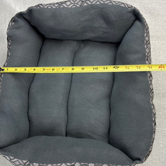 Stylish Gray Pet Small Bed with Geometric Design - Picture 12 of 13